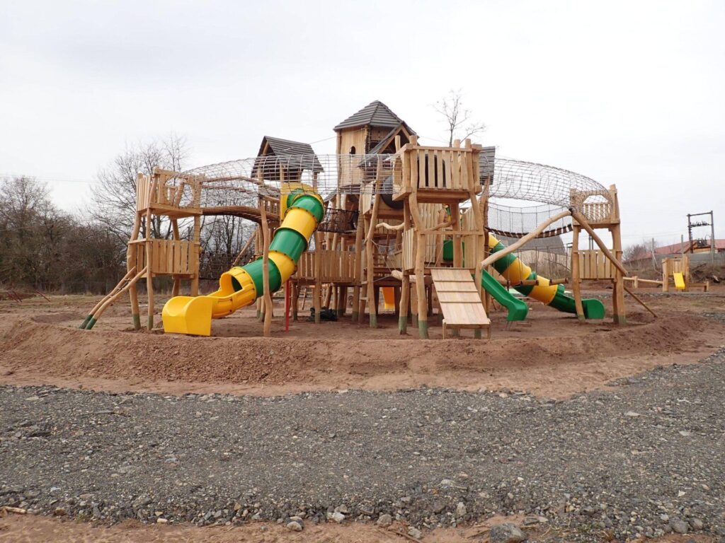 Parádní herní sestava v obci Bylany - v parku Bylandia