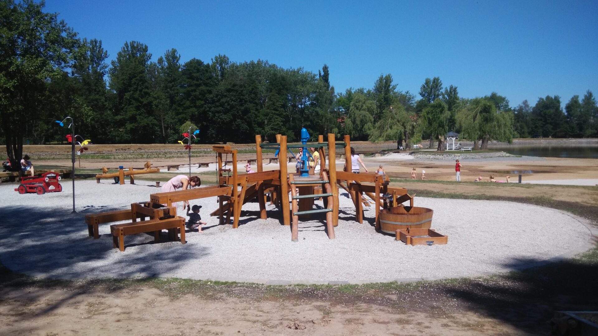 Hřiště hrou s.r.o. - zakládající člen Asociace výrobců hřišť a sportovišť