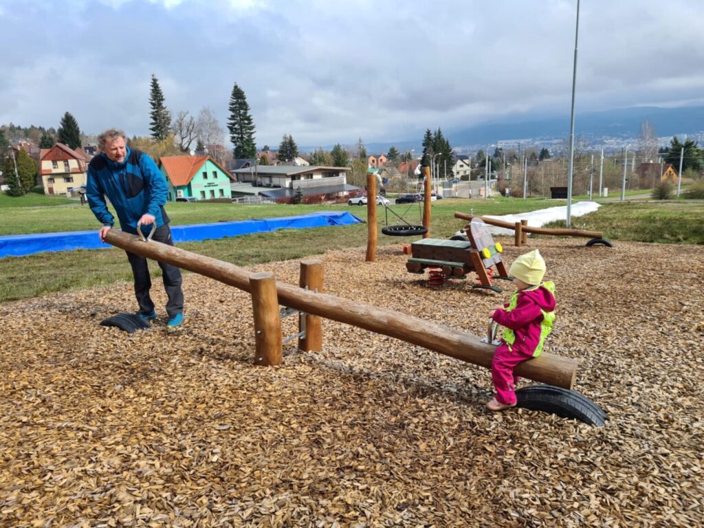 Mezigenerační interakce je jedním z prvků zdravého rozvoje dětí