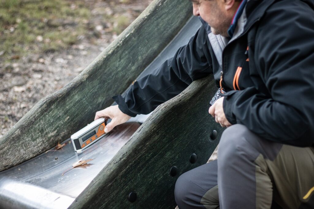 Jednou za rok by se měla provést hlavní kontrola vedená specialistou. Výstupem je revizní protokol.