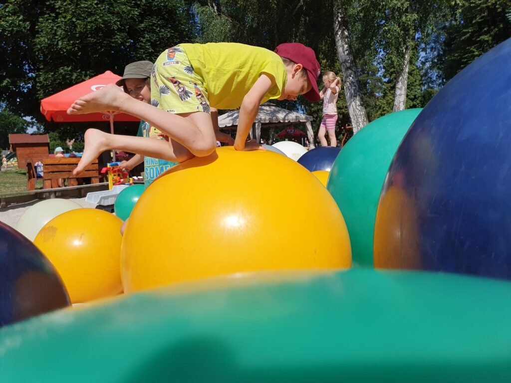 Hra na dětském hřišti Jelly 