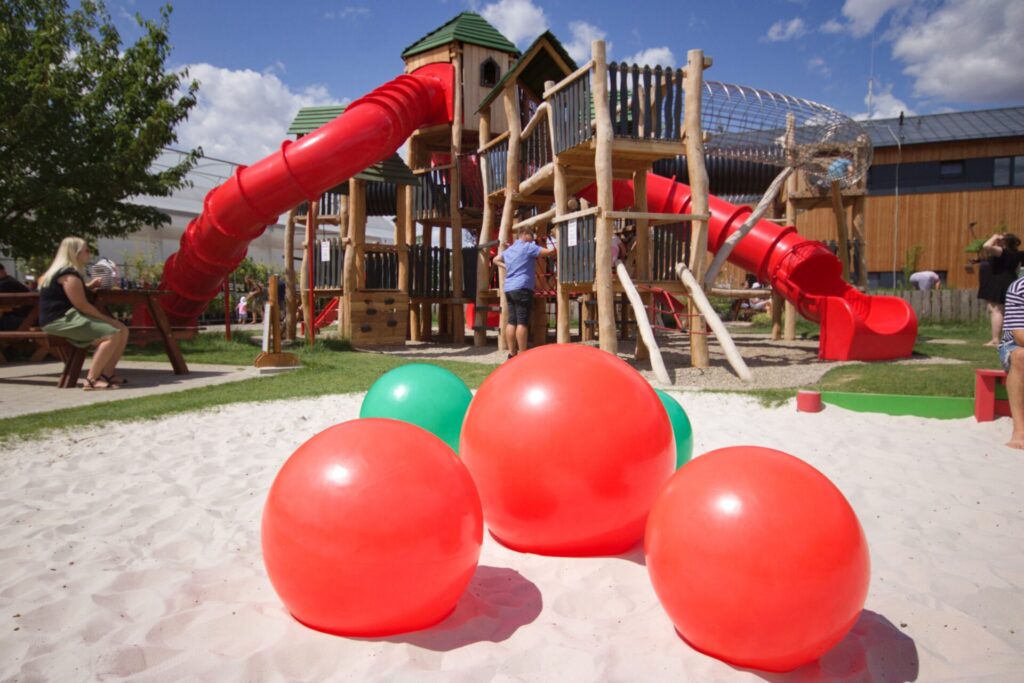 Herní sestava a Jelly Systems na jahodové farmě Hanč