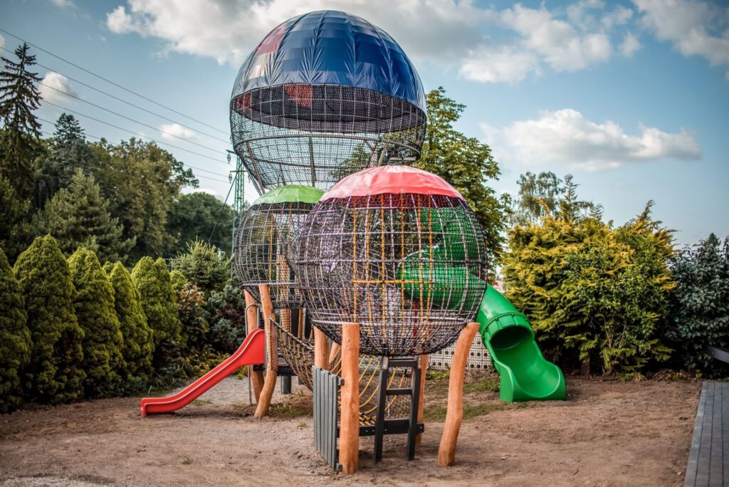 Dětské hřiště u hotelu Benica v Benešově