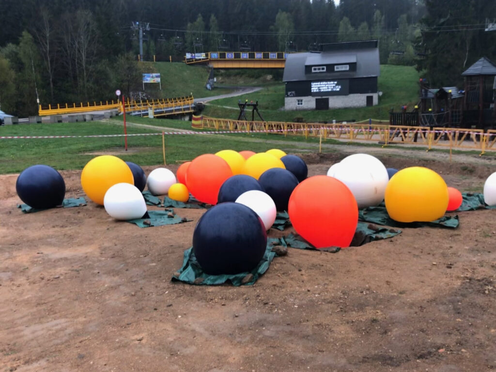 Průběh instalace a ukotvení prvků Jelly Bubbles