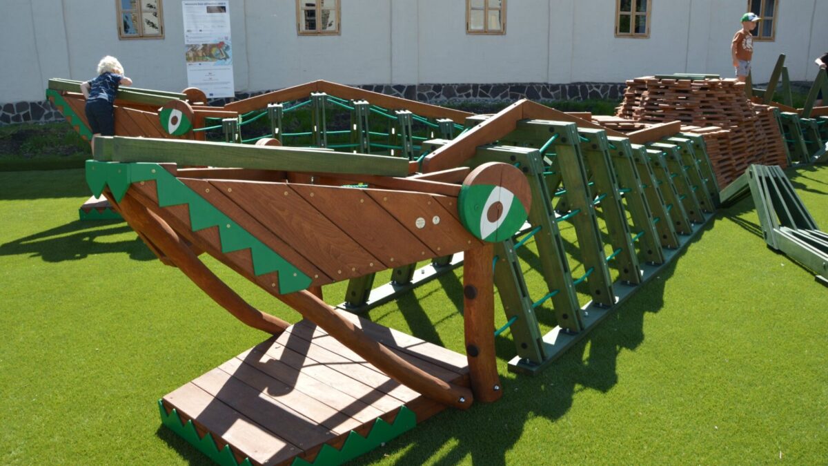 Úvodní fotografie blogového článku společnosti Hřiště Hrou #30: "Dvouhlavý drak se usadil v areálu Slezskoostravského hradu"