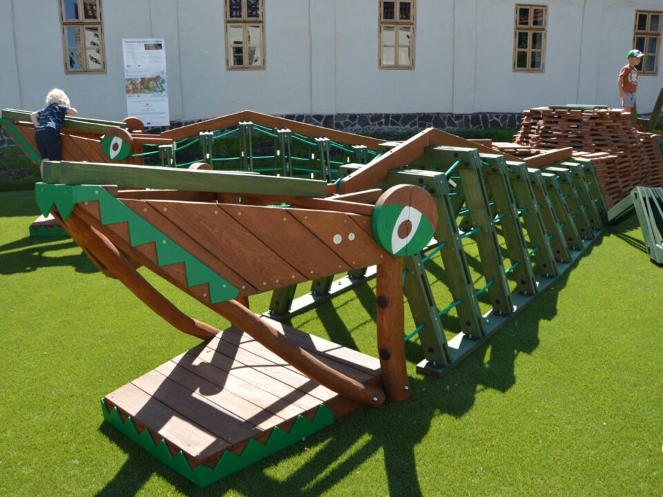 Úvodní fotografie blogového článku společnosti Hřiště Hrou #30: "Dvouhlavý drak se usadil v areálu Slezskoostravského hradu"