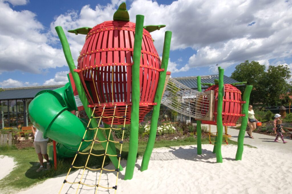 Hřiště v podobě jahody na Jahodové farmě Vraňany