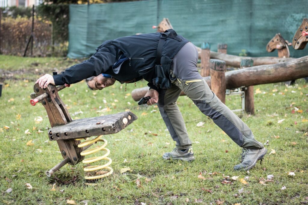 Jaro vyžaduje kontrolu všech herních prvků na hřišti